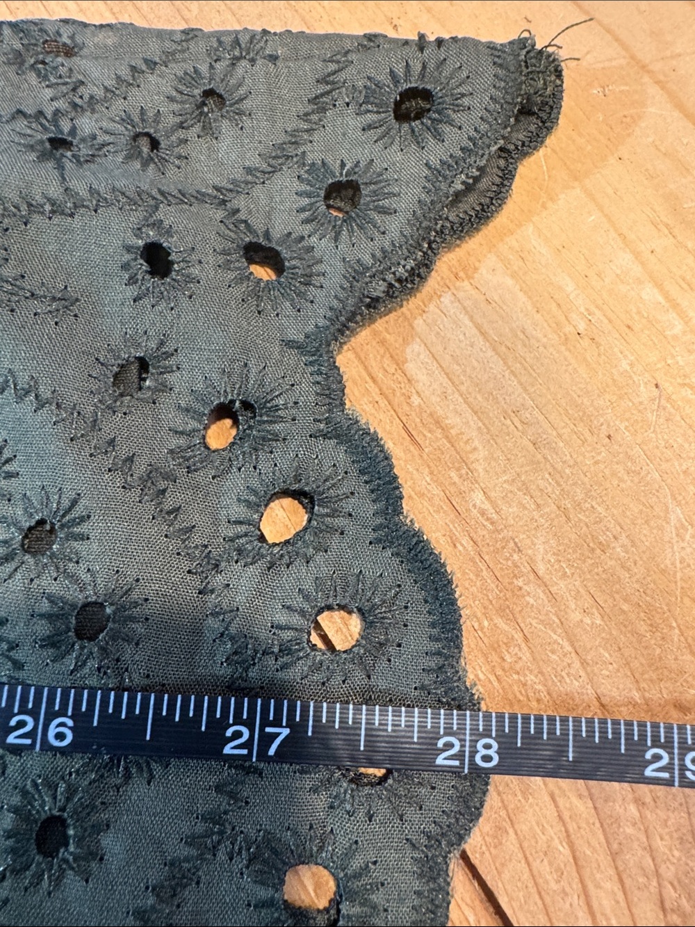 Boohoo Olive Eyelet V-Neck Short Sleeve Top - Picture 6 of 8